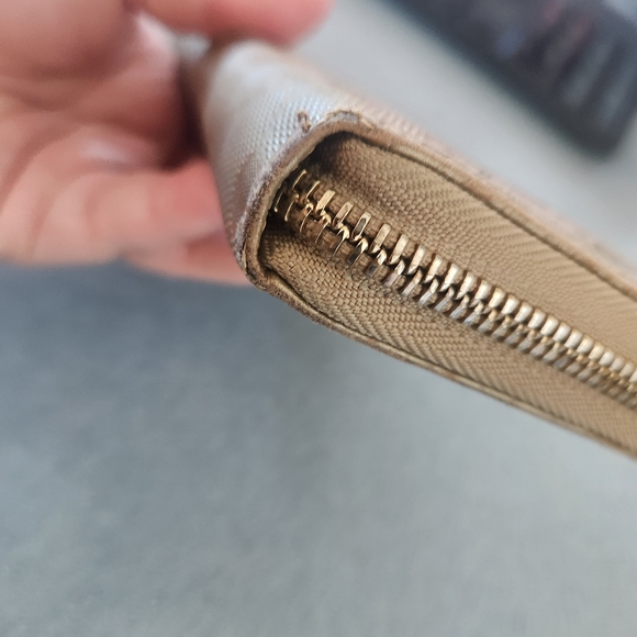 GUCCI Wallet Authentic 💯 - Picture 2 of 16